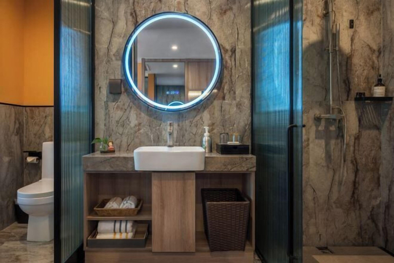 Bathroom 4, Hai Tian Holiday Inn, Zhengzhou