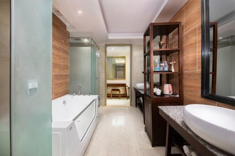 Bathroom 4, Yiyuan Lanbao Hotel, Hainan