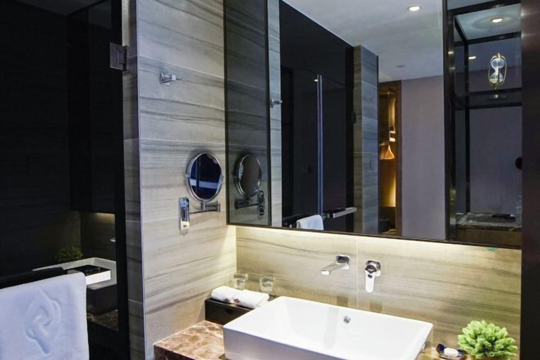Bathroom 4, Yijia Bauhinia Hotel, Yangjiang