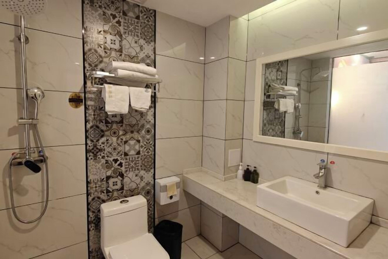 Bathroom 4, Hongsen Business Hotel, Baoshan