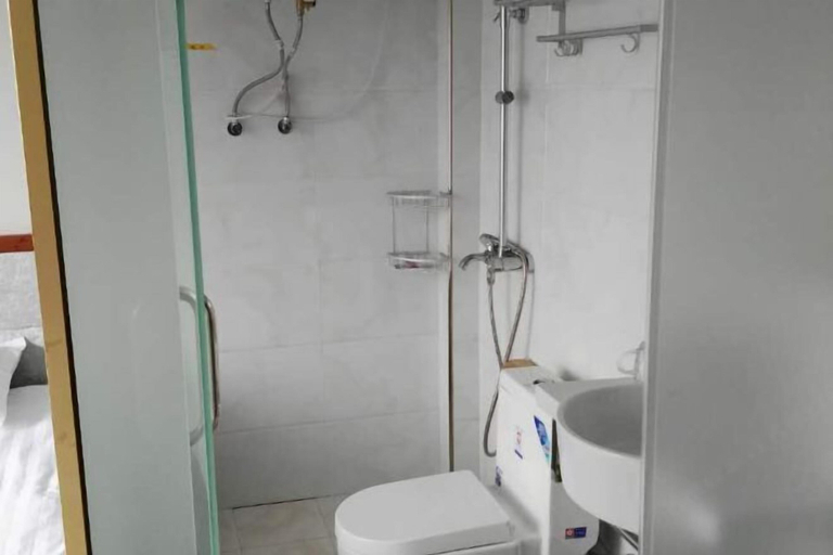 Bathroom, Yinxingshu Inn, Xuancheng