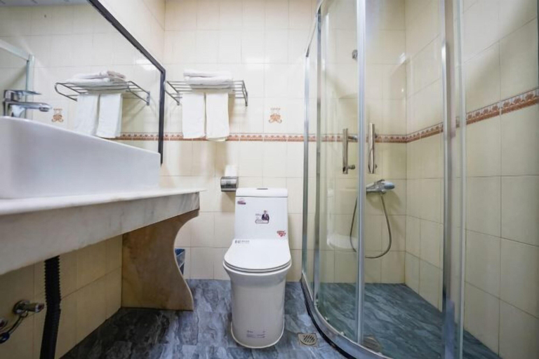 Bathroom 2, Shangqing Hotel, Yingtan