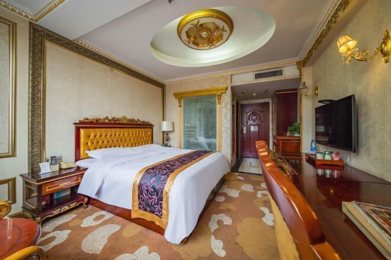 Bedroom 3, Yifeng Hotel, Yichun