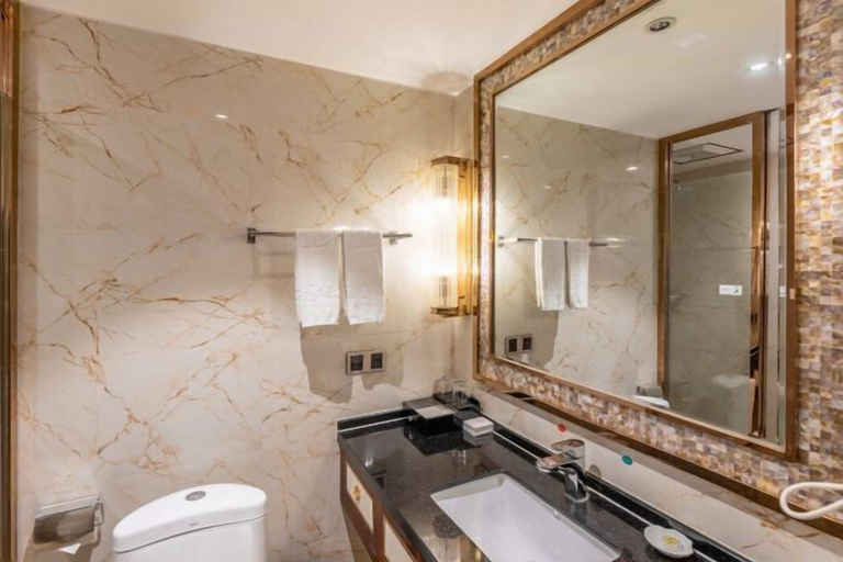 Bathroom 3, Jin Li Hua Grand Hotel, Shaoyang