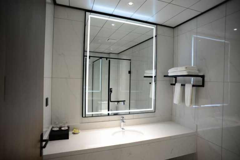 Bathroom 3, Yanshi Hotel, Luoyang