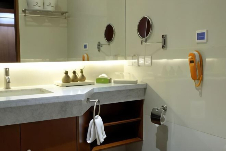 Bathroom 23