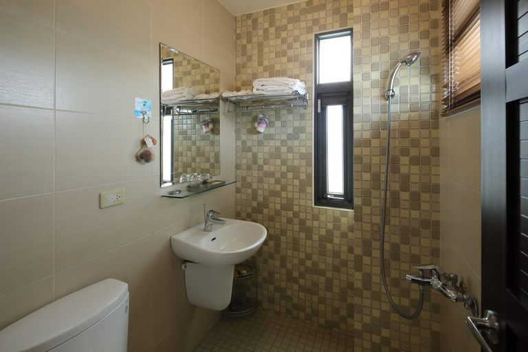Bathroom 1, Yuli Rainbow Bridge Bed & Breakfast, Hualien