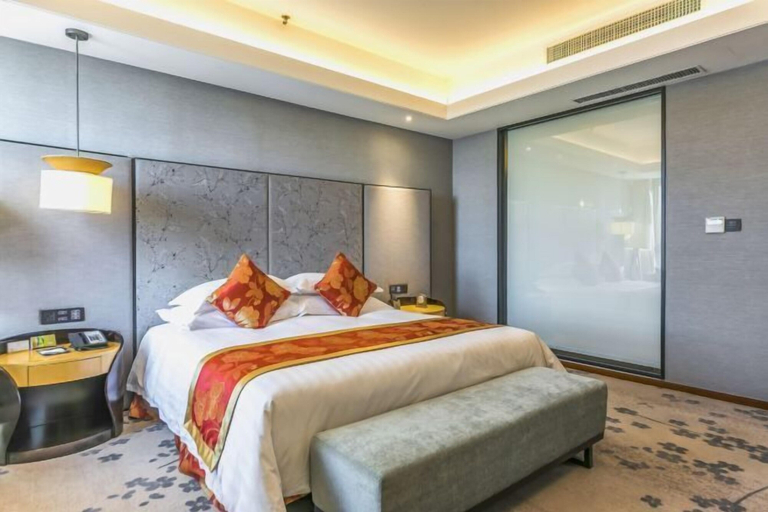 Bedroom 3, Longhu Hotel, Yantai