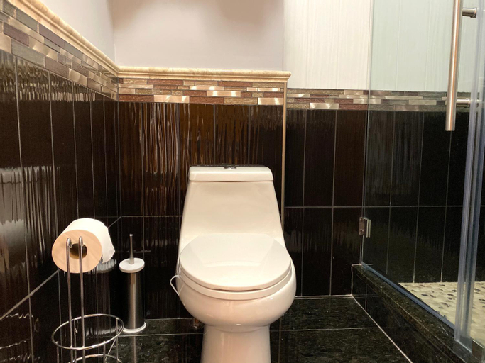 Bathroom 10