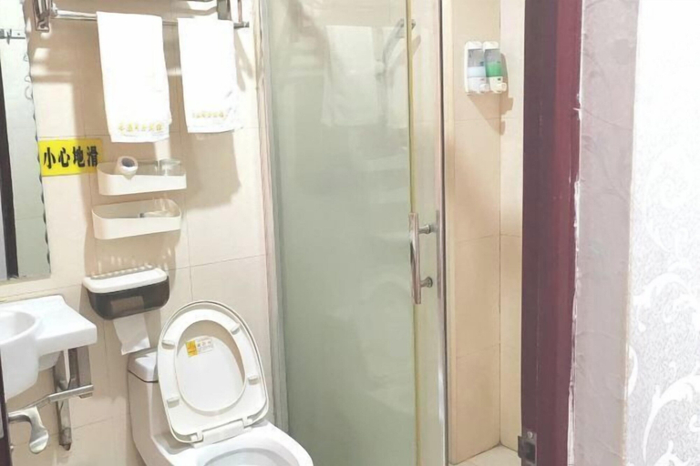 Bathroom 3, Yongsheng Business Hotel, Jiangmen