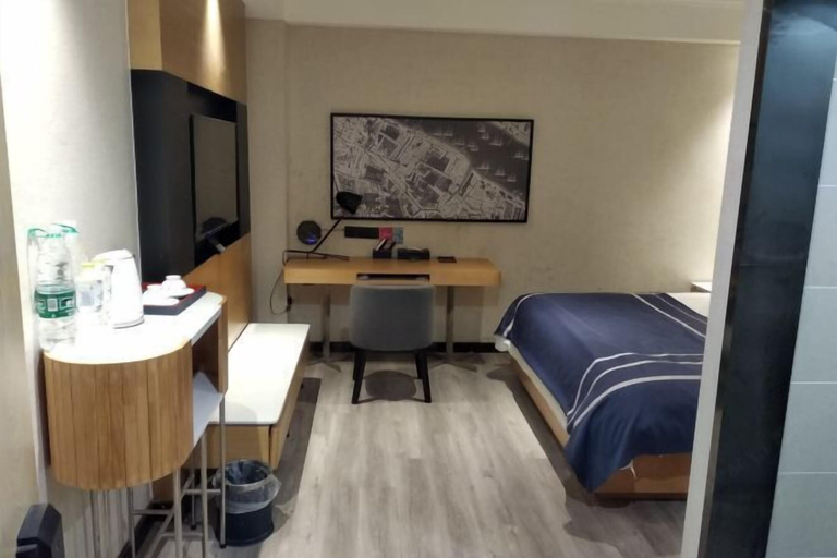 Bedroom 2, LanOuShangPin Hotel (Shan County Central Hospital Yinzuo), Heze