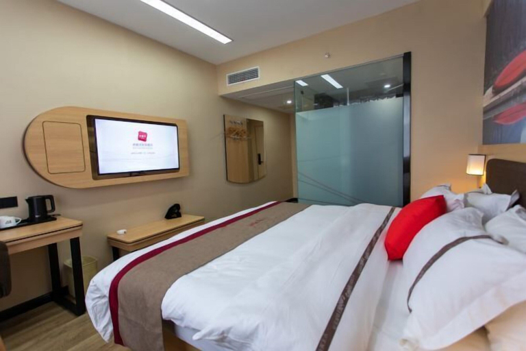 Bedroom 5, Thank U Hotel (Lengshuijiang Red Double Happiness Building Material Market), Loudi