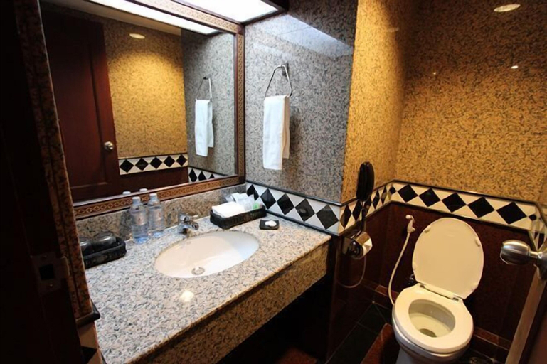 Bathroom 27