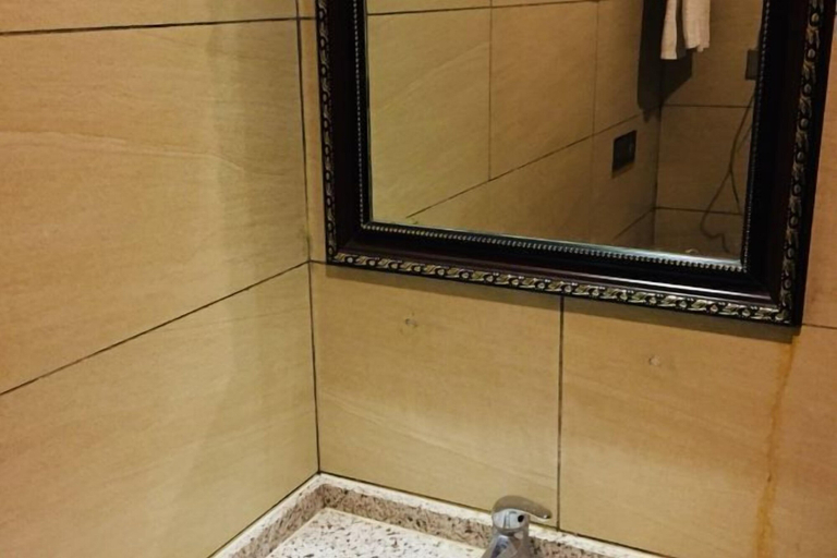Bathroom 3, 7 xing Ge Business Hotel, Guilin