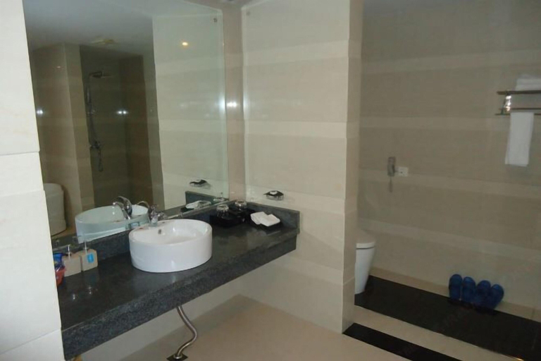 Bathroom 3, Shengjing Hotel, Qujing