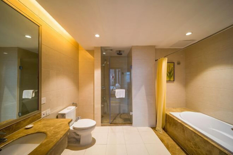 Bathroom 4, Dongfeng Hotel, Zhuzhou