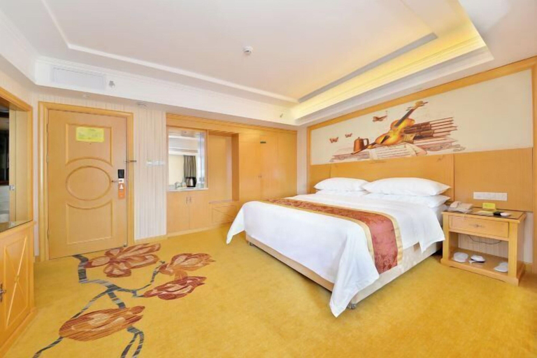 Bedroom 2, Vienna Hotel (Shenzhen Gushu Metro Station), Shenzhen