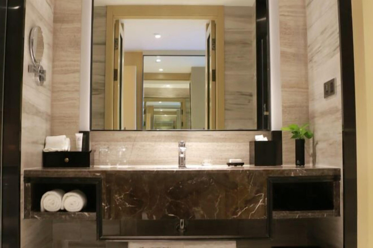 Bathroom 4, Wuxue Longtan Inn, Huanggang