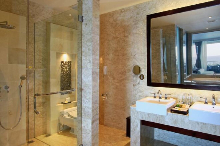 Bathroom 9