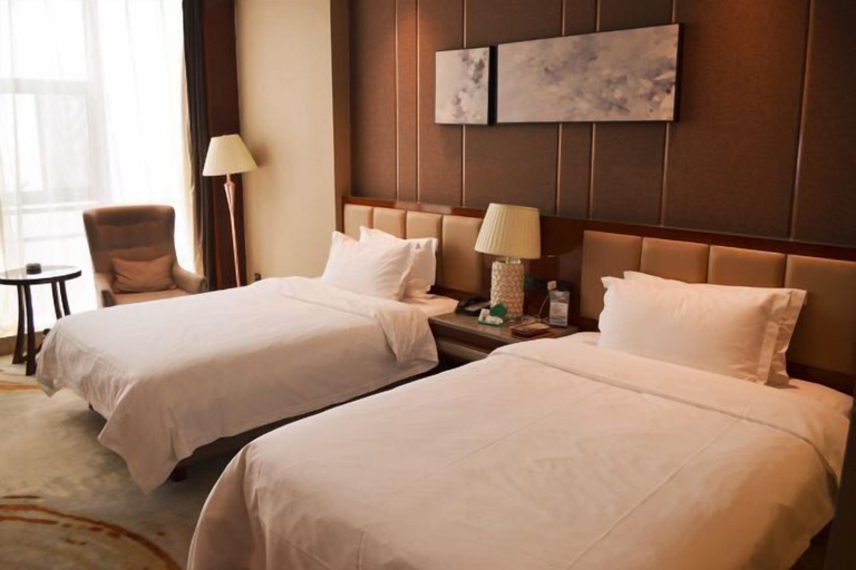 Bedroom 5, Binhu Hotel, Xiaogan