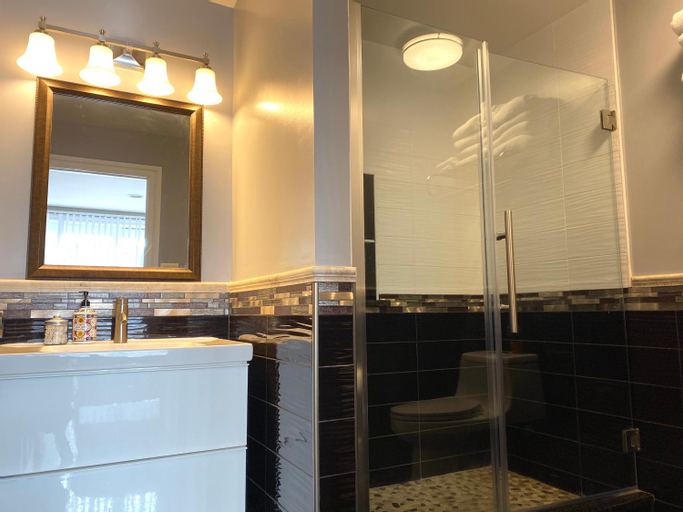 Bathroom 16