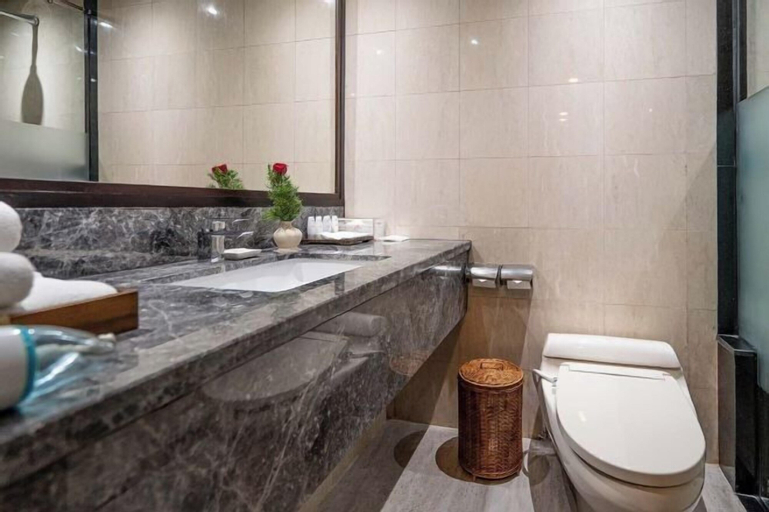 Bathroom 14