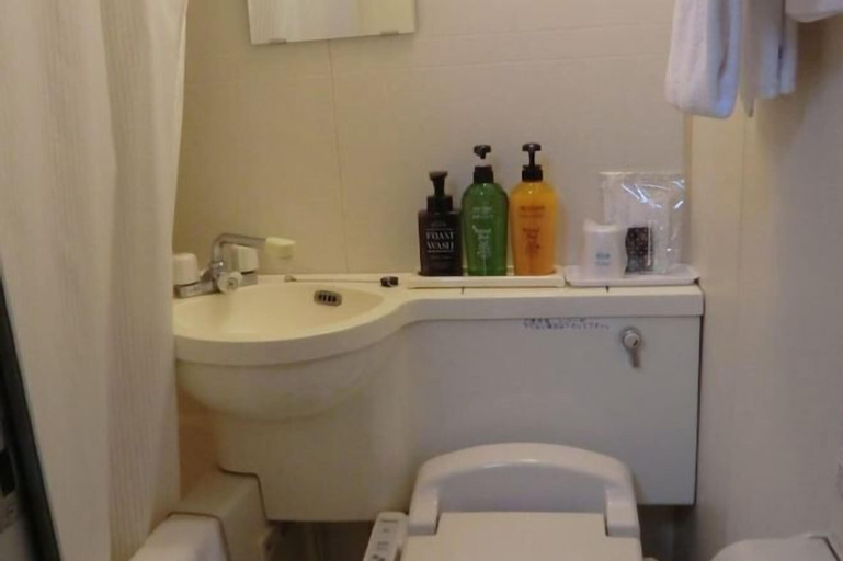 Bathroom 16