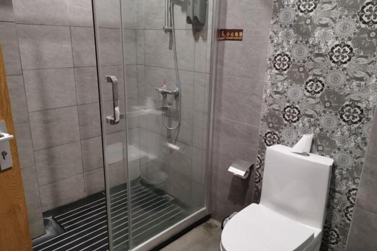 Bathroom 3, Fuxin Inn (Zhuhai Baitengtou ), Zhuhai