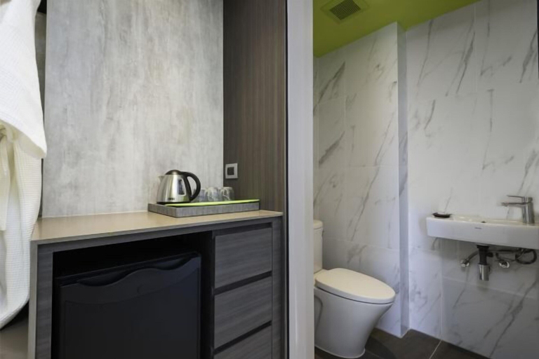 Bathroom 12