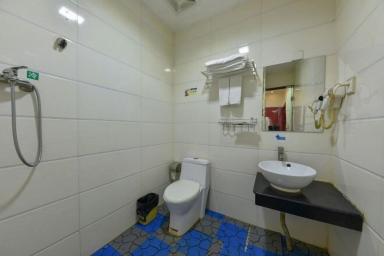 Bathroom 3, Yali Siji Business Hostel, Shenzhen
