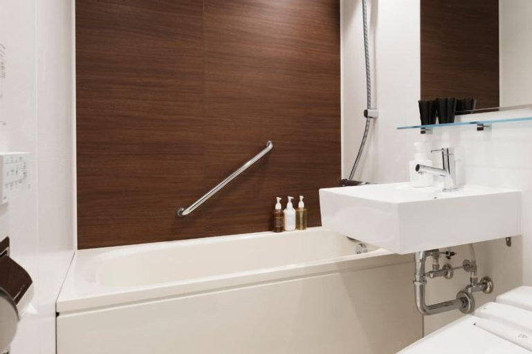 Bathroom 10