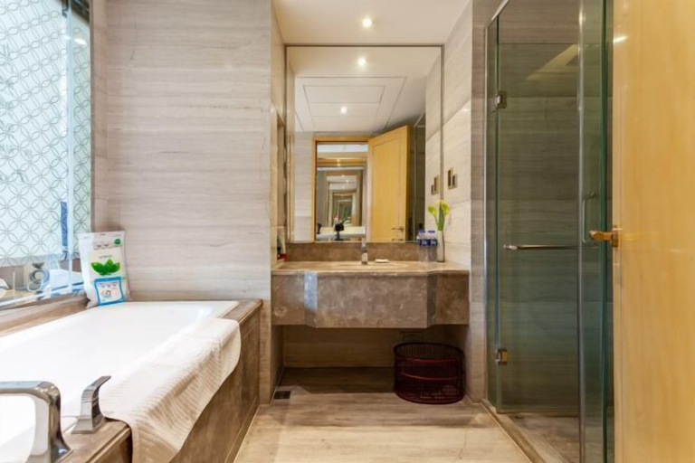 Bathroom 3, Nine Dragon Hotel, Jincheng