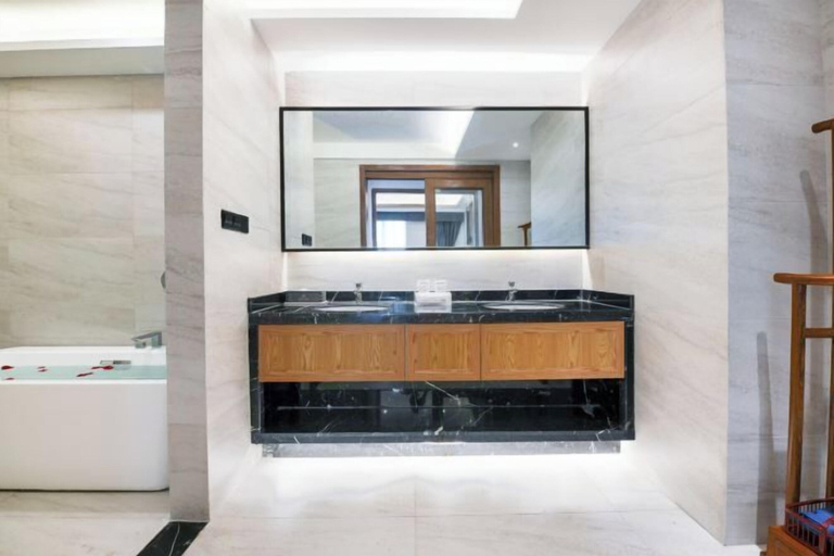 Bathroom 4, Liston Hotel, Hainan