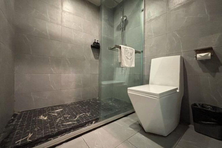 Bathroom 3, Xinyuan Hotel (Xiushan Bus Terminal), Chongqing