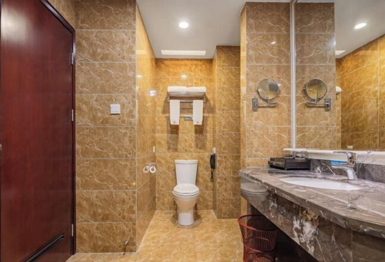 Bathroom 4, Howard Johnson Park Plaza Hotel (Jingshan Railway Station Inn), Jingmen