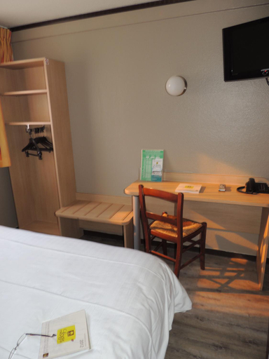 Bedroom 3, Logis Hotel - Le Relais du Parisis, Seine-et-Marne