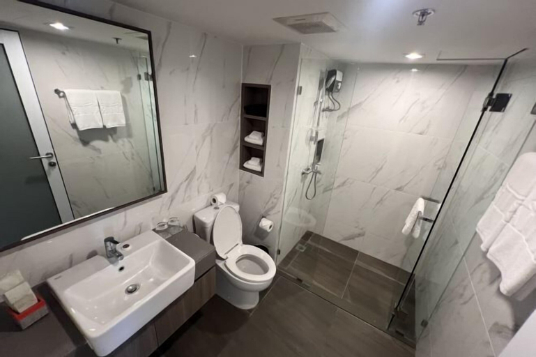 Bathroom 17