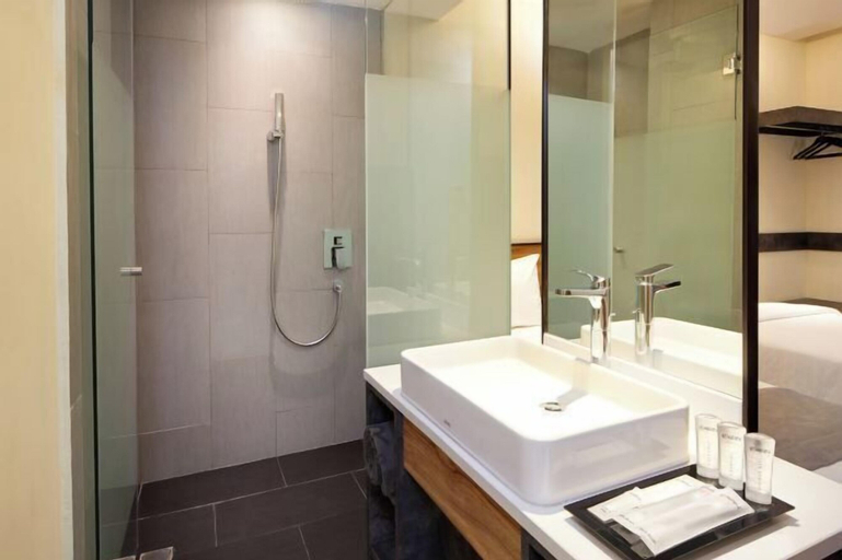 Bathroom 22