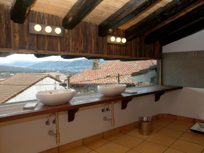 Bathroom 3, Hotel Rural Quercus Tierra, Madrid