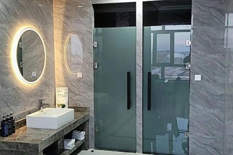 Bathroom 3, Jinjiang International Hotel, Ulaan Chab