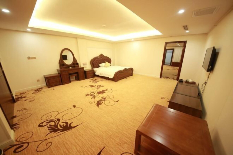 Bedroom 3, Family Portrait Grand Hotel, Chenzhou