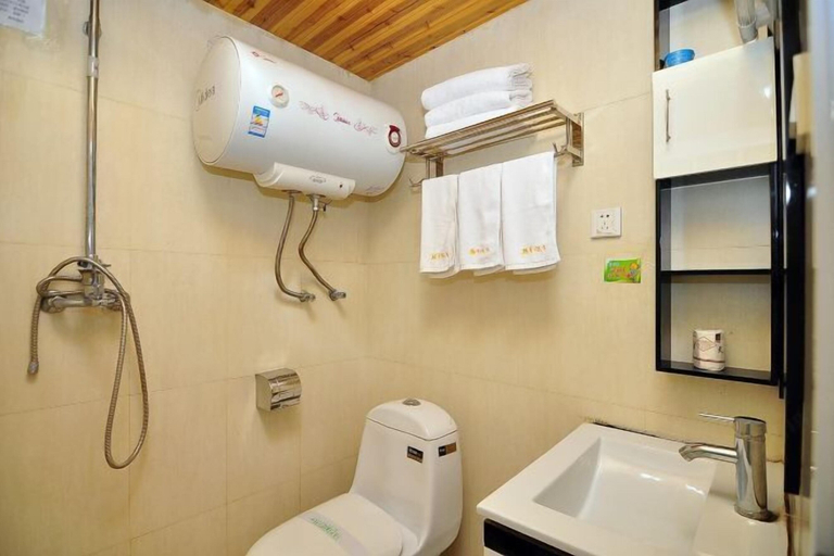 Bathroom 3, Teng Hua Hotel, Kunming