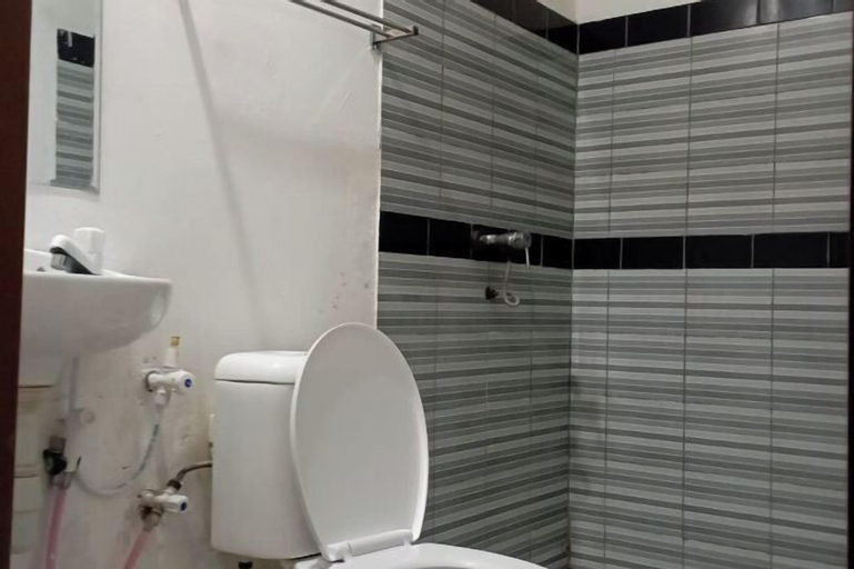 Bathroom 22