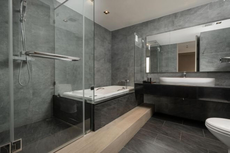 Bathroom 7