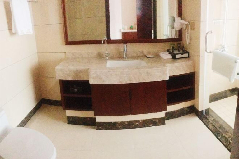 Bathroom 2, Jing Cheng Hotel, Jiaxing