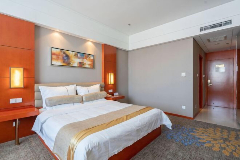 Bedroom 2, Dongpeng Holiday Hotel, Hohhot