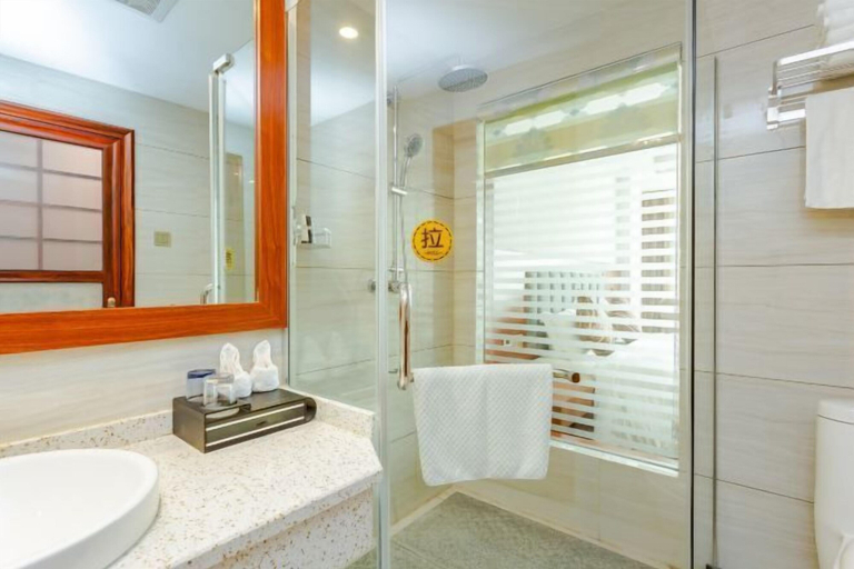 Bathroom 4, Yaopeng Hotel, Qiannan Buyei and Miao