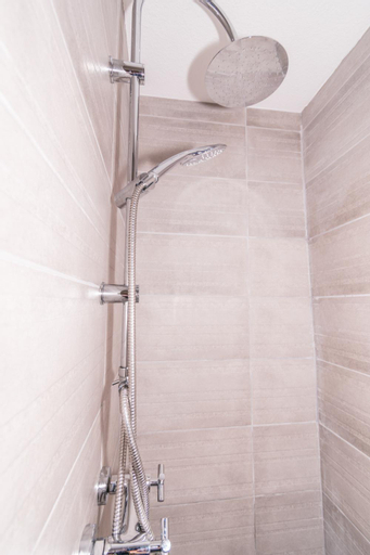 Bathroom 13