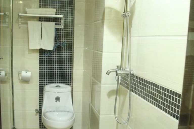 Bathroom 4, Yinhong Hostel, Jiangmen