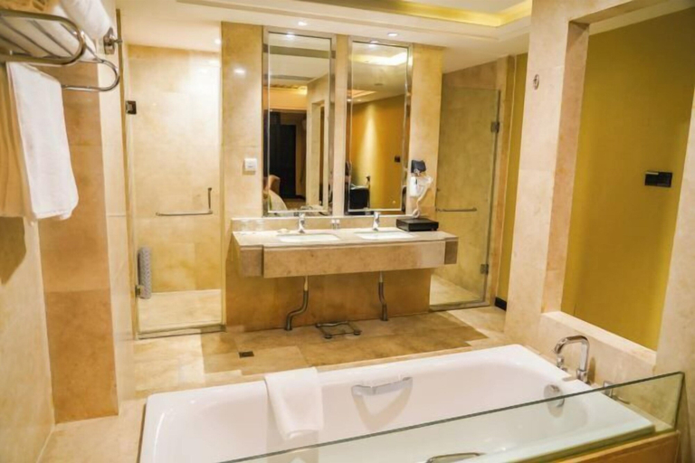 Bathroom 4, Metropark Longhua Hotel, Xinyu